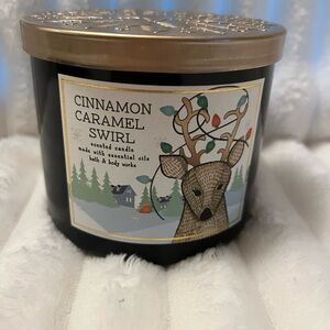 Bath & Body Works Cinnamon Caramel Swirl Candle with Festive Design